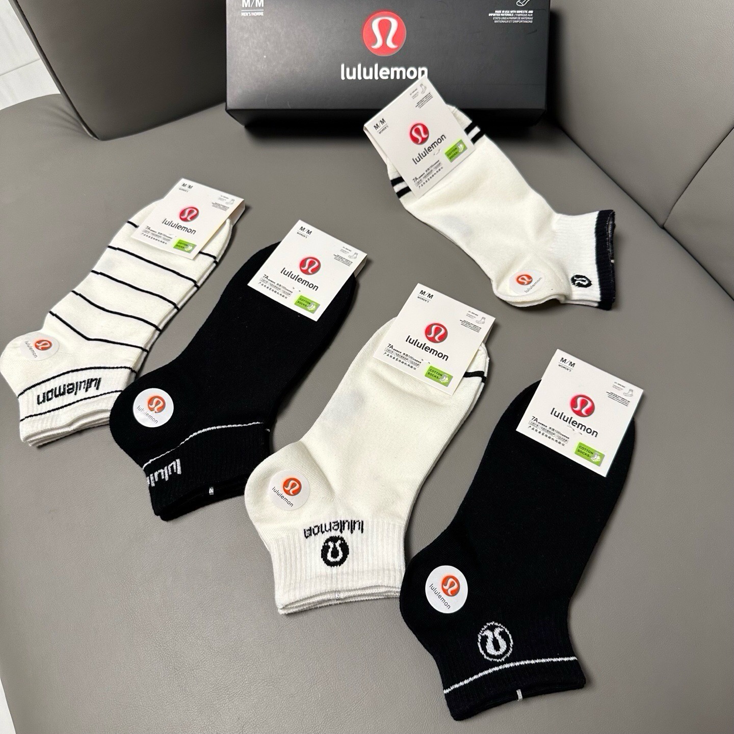 🆕Lululemon · 露露❗️露露新品袜子❗️【一盒五双】提花经典标志，纯棉材质制造，透气舒适，超级nice❗️超火