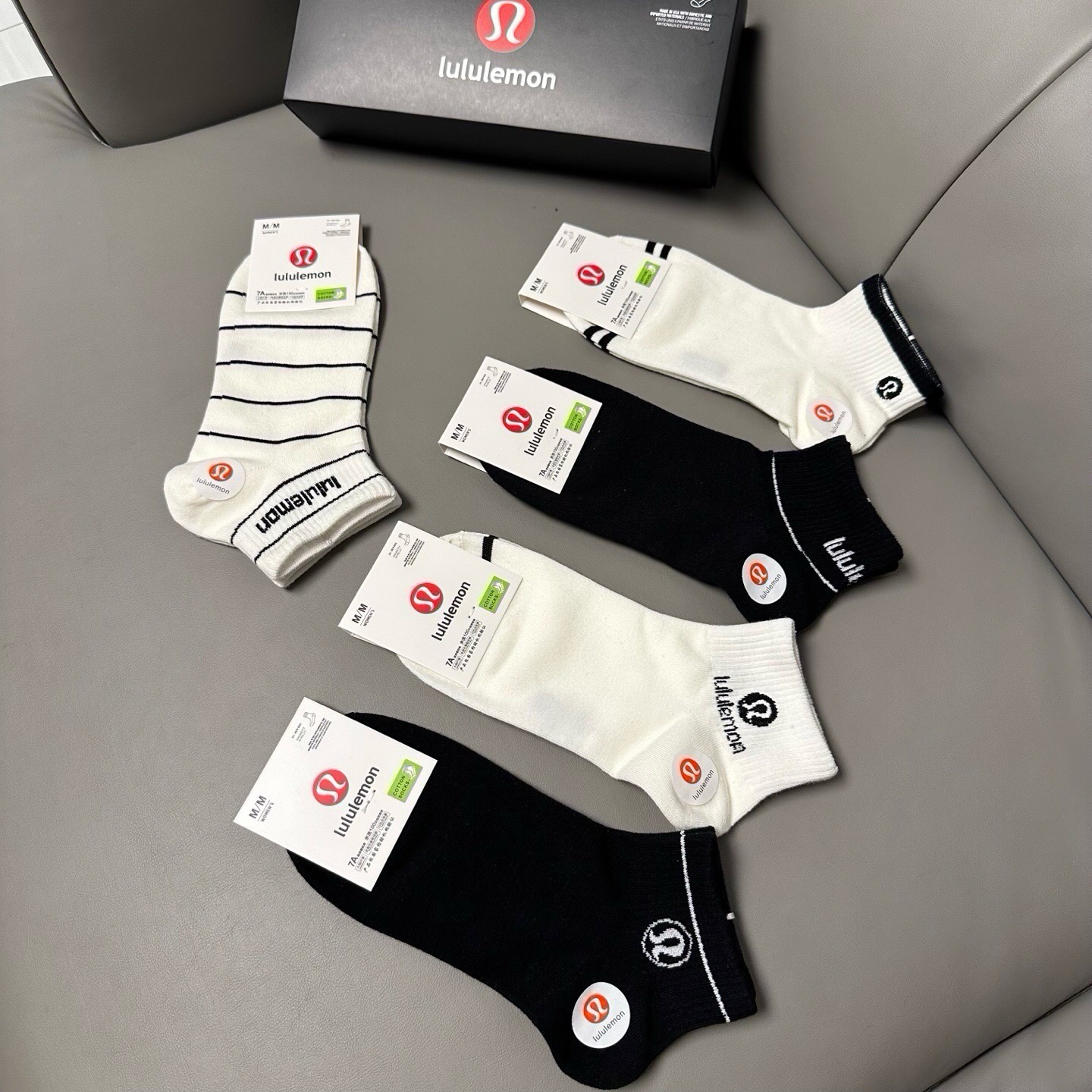 🆕Lululemon · 露露❗️露露新品袜子❗️【一盒五双】提花经典标志，纯棉材质制造，透气舒适，超级nice❗️超火