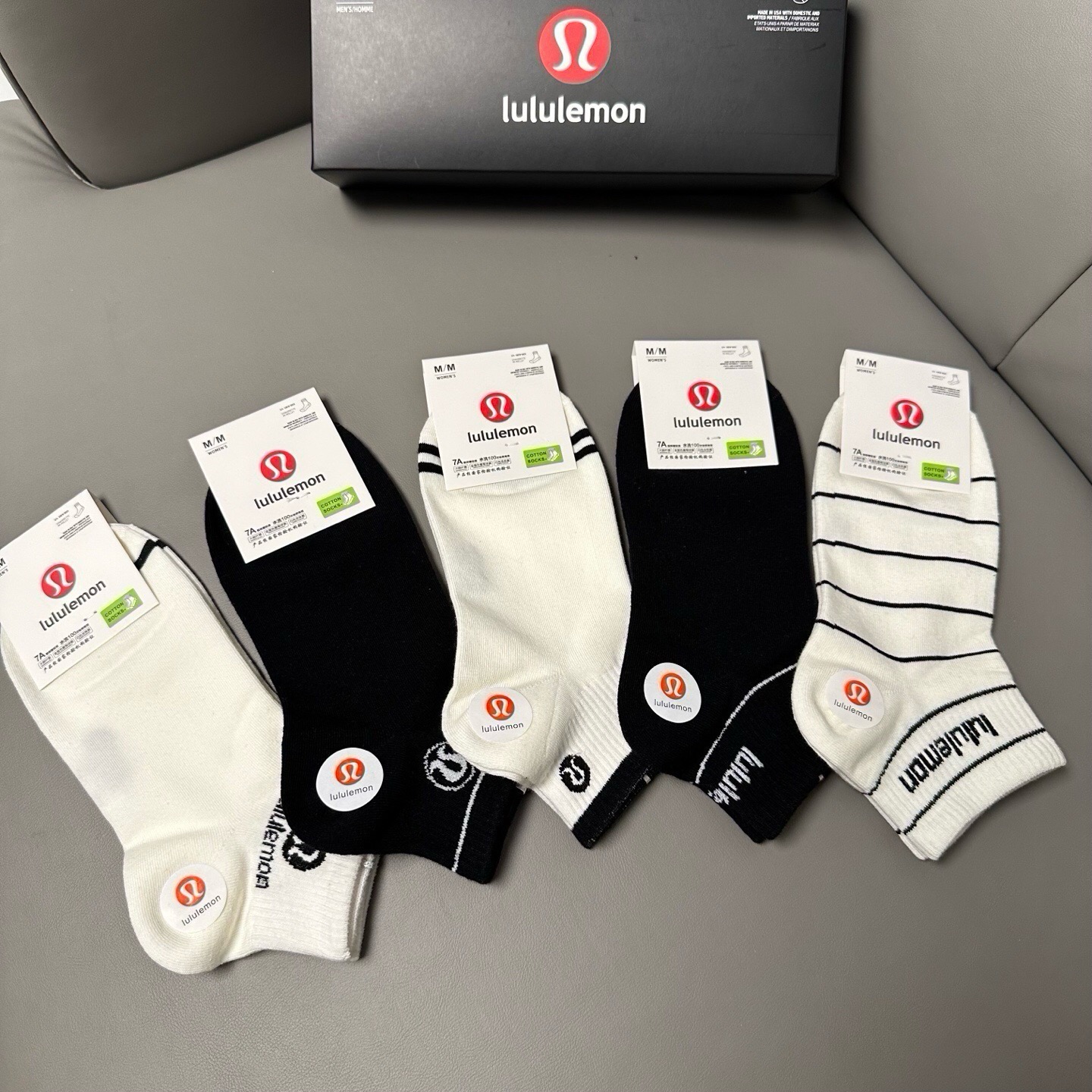 🆕Lululemon · 露露❗️露露新品袜子❗️【一盒五双】提花经典标志，纯棉材质制造，透气舒适，超级nice❗️超火