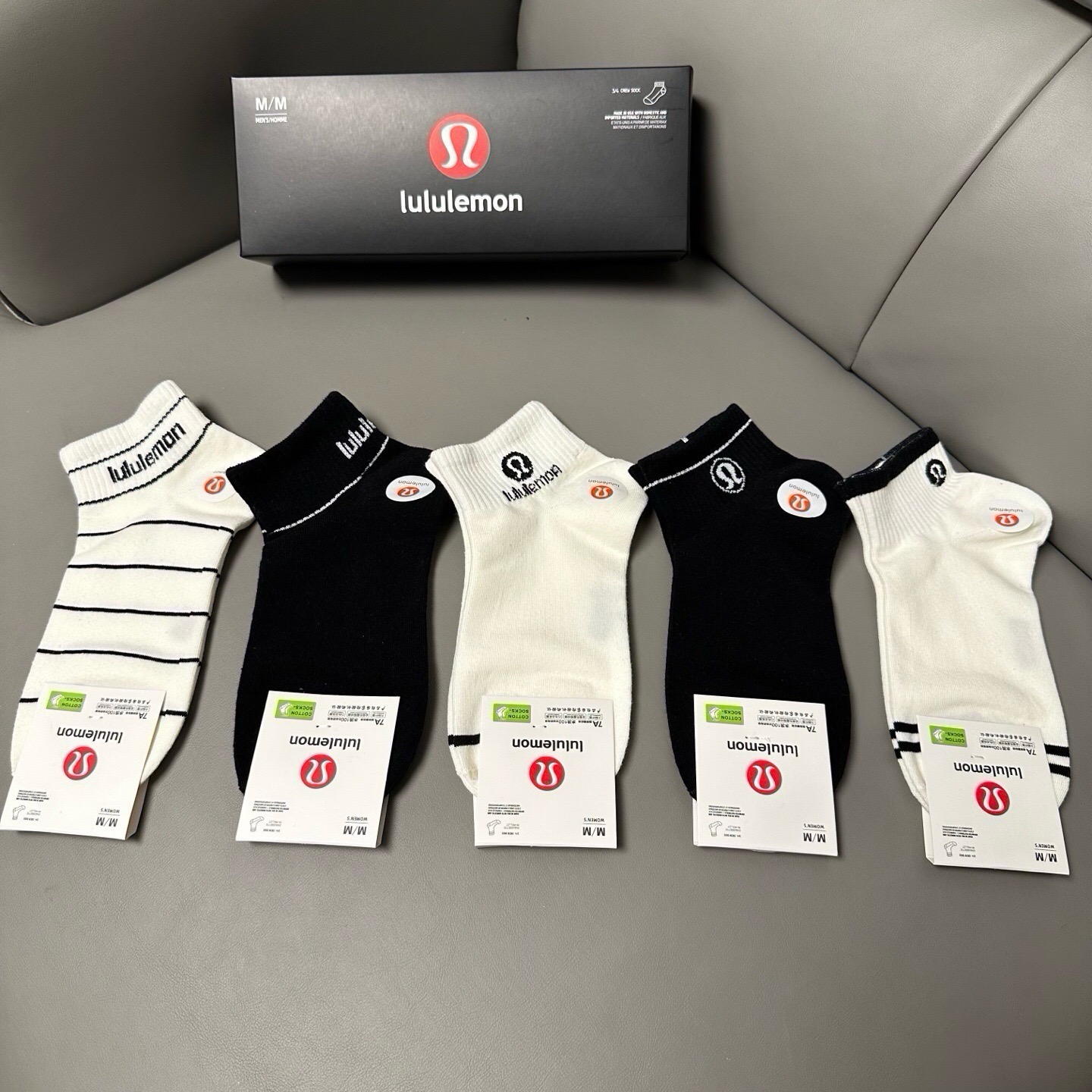 🆕Lululemon · 露露❗️露露新品袜子❗️【一盒五双】提花经典标志，纯棉材质制造，透气舒适，超级nice❗️超火