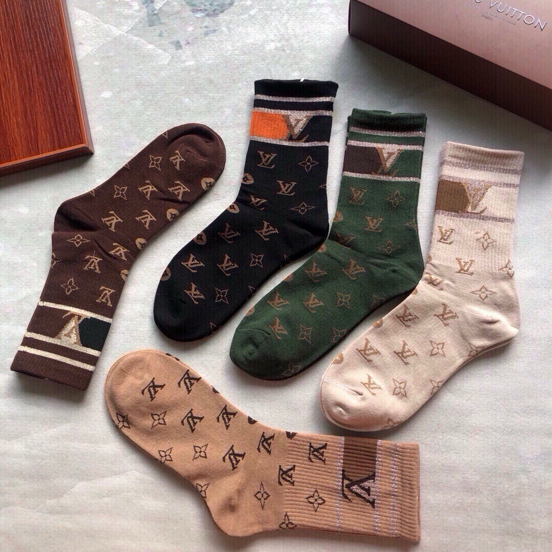 🆕Louis Vuitton · 路易威登❗️驴家新品女款中筒袜子❗️【一盒五双】纯棉材质，柔软舒适透气，罗口提花经典标