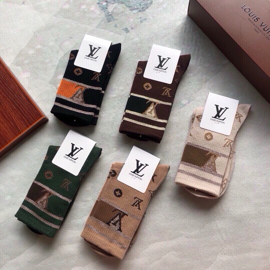 🆕Louis Vuitton · 路易威登❗️驴家新品女款中筒袜子❗️【一盒五双】纯棉材质，柔软舒适透气，罗口提花经典标