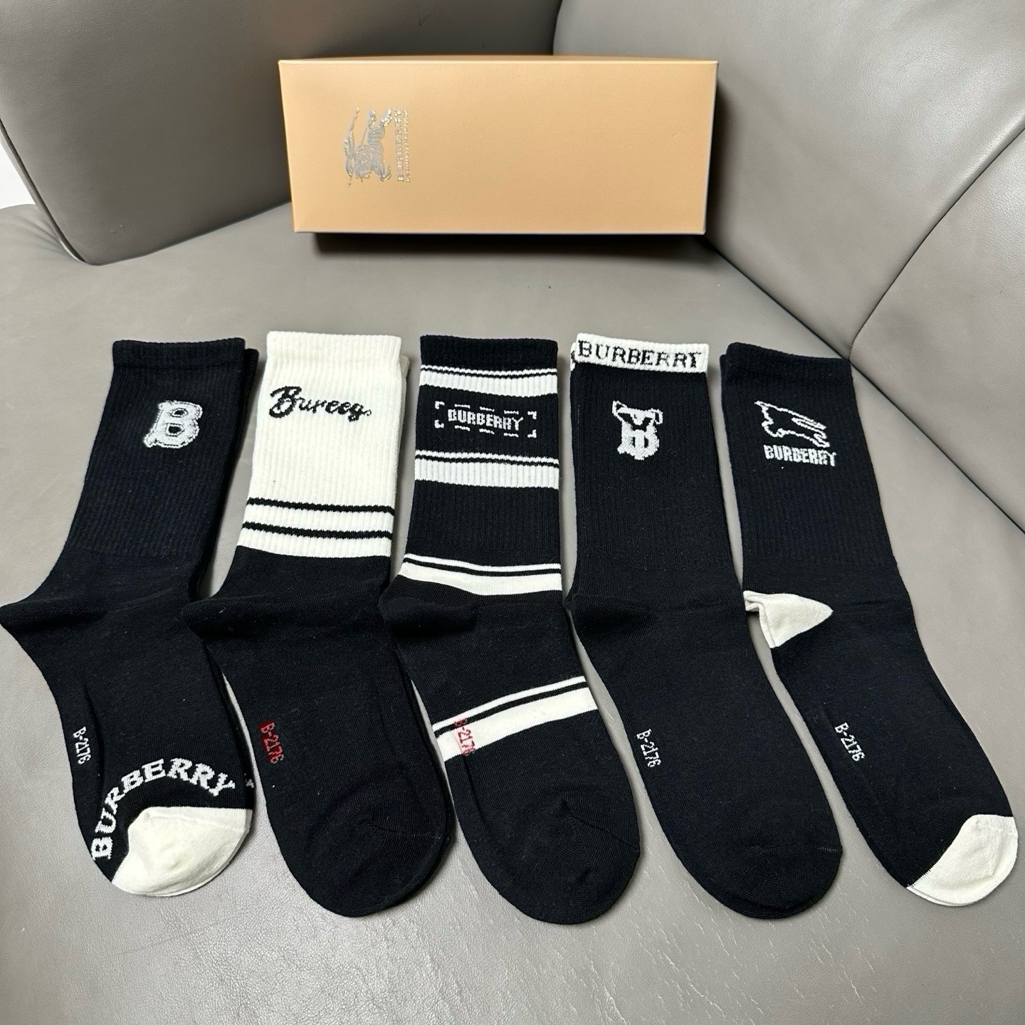 🆕Burberry · 巴宝莉❗️大B家新品长筒袜子❗️【一盒五双】提花战马🐎logo，简单大气，实物超漂亮，超火爆小单