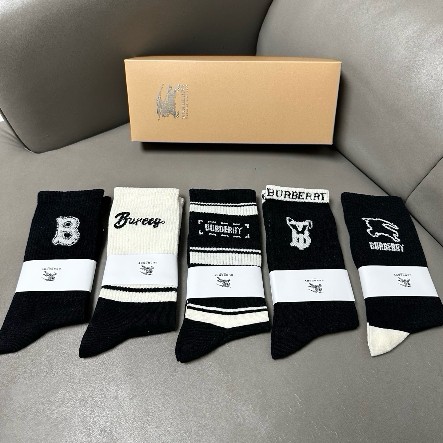 🆕Burberry · 巴宝莉❗️大B家新品长筒袜子❗️【一盒五双】提花战马🐎logo，简单大气，实物超漂亮，超火爆小单