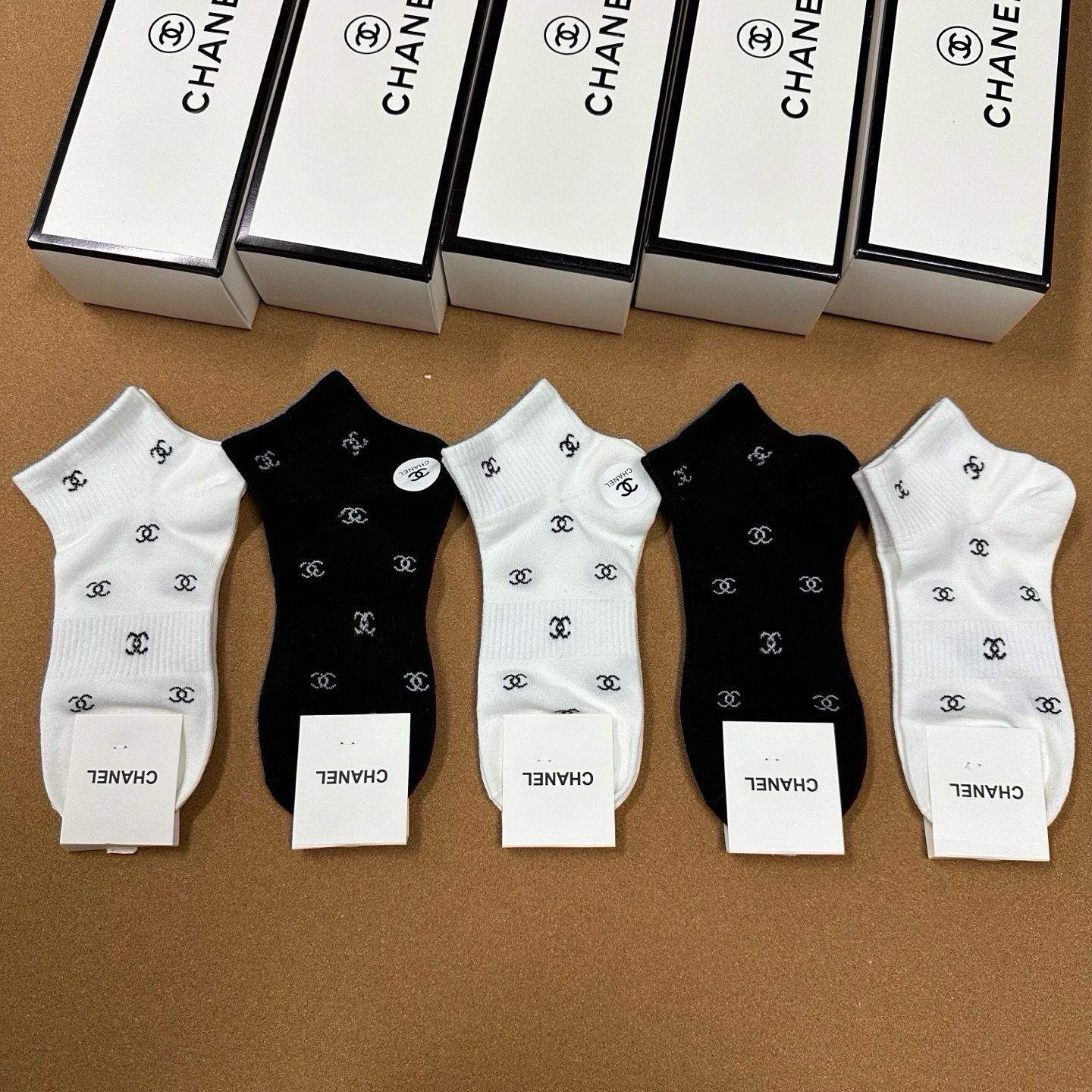 🆕CHANEL · 香奈儿❗️小香新品女款袜子❗️【一盒五双】纯棉材质，柔软舒适透气，经典双C标识，炒鸡nice，大牌出