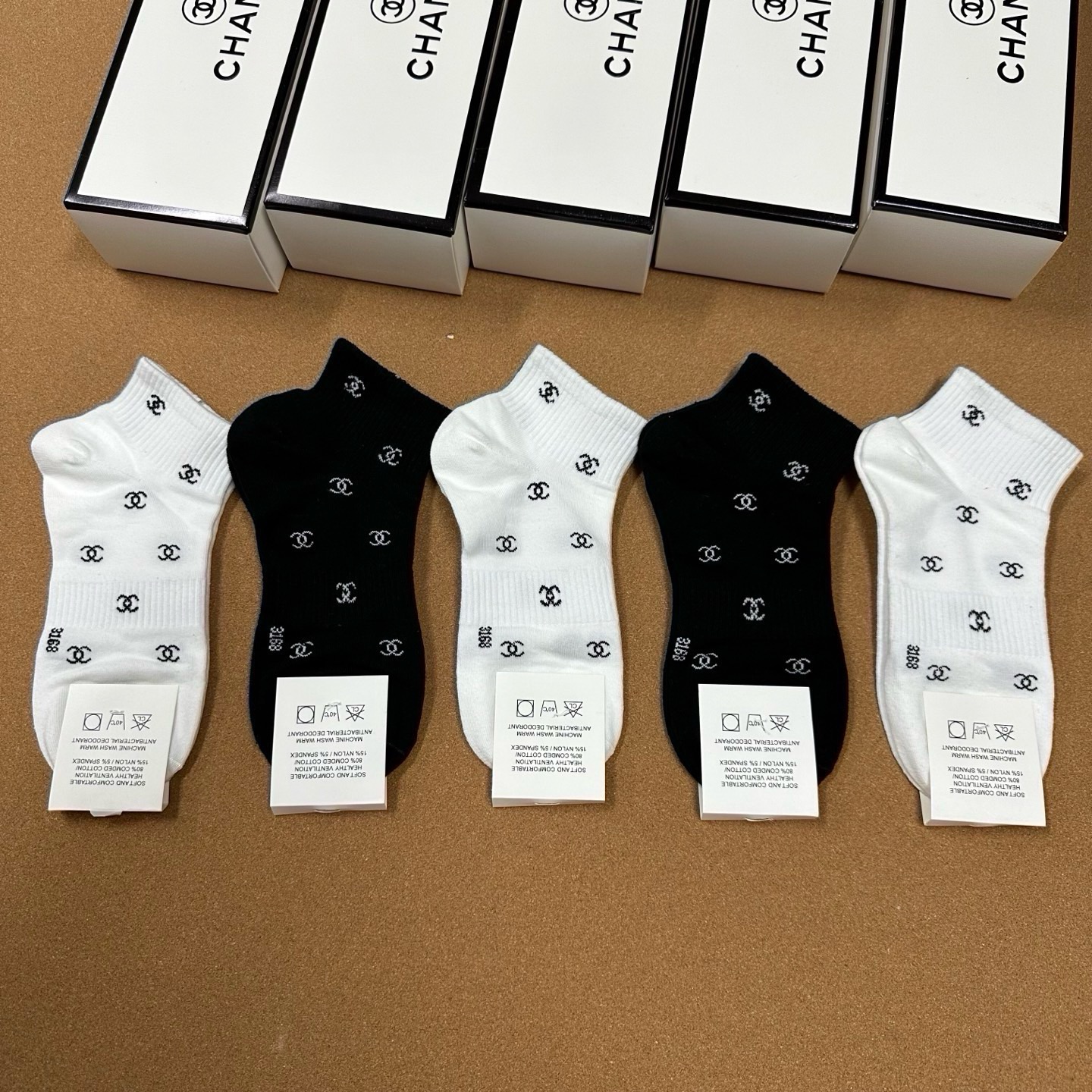 🆕CHANEL · 香奈儿❗️小香新品女款袜子❗️【一盒五双】纯棉材质，柔软舒适透气，经典双C标识，炒鸡nice，大牌出