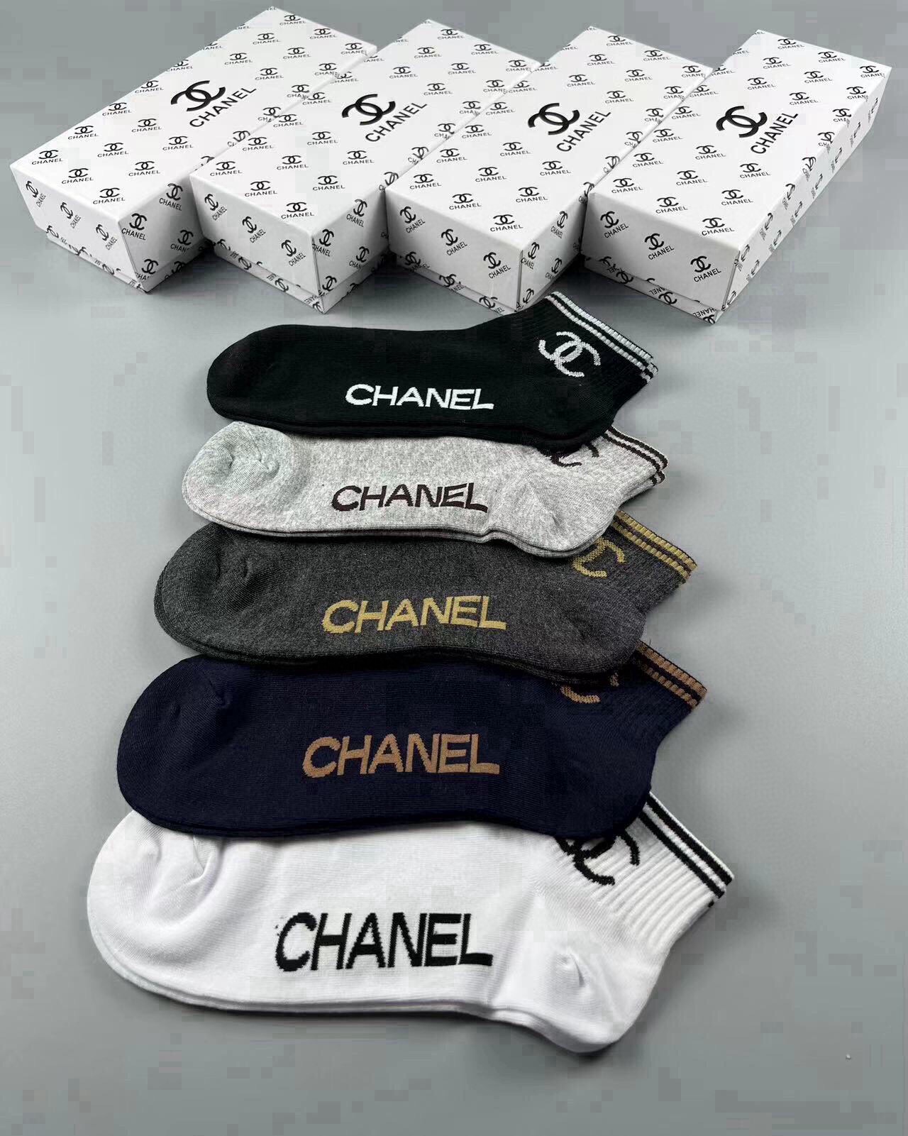 🆕CHANEL · 香奈儿❗️香奶奶家经典男款袜子❗️【一盒五双】纯棉材质，柔软舒适透气，提花经典品牌全称logo，炒鸡