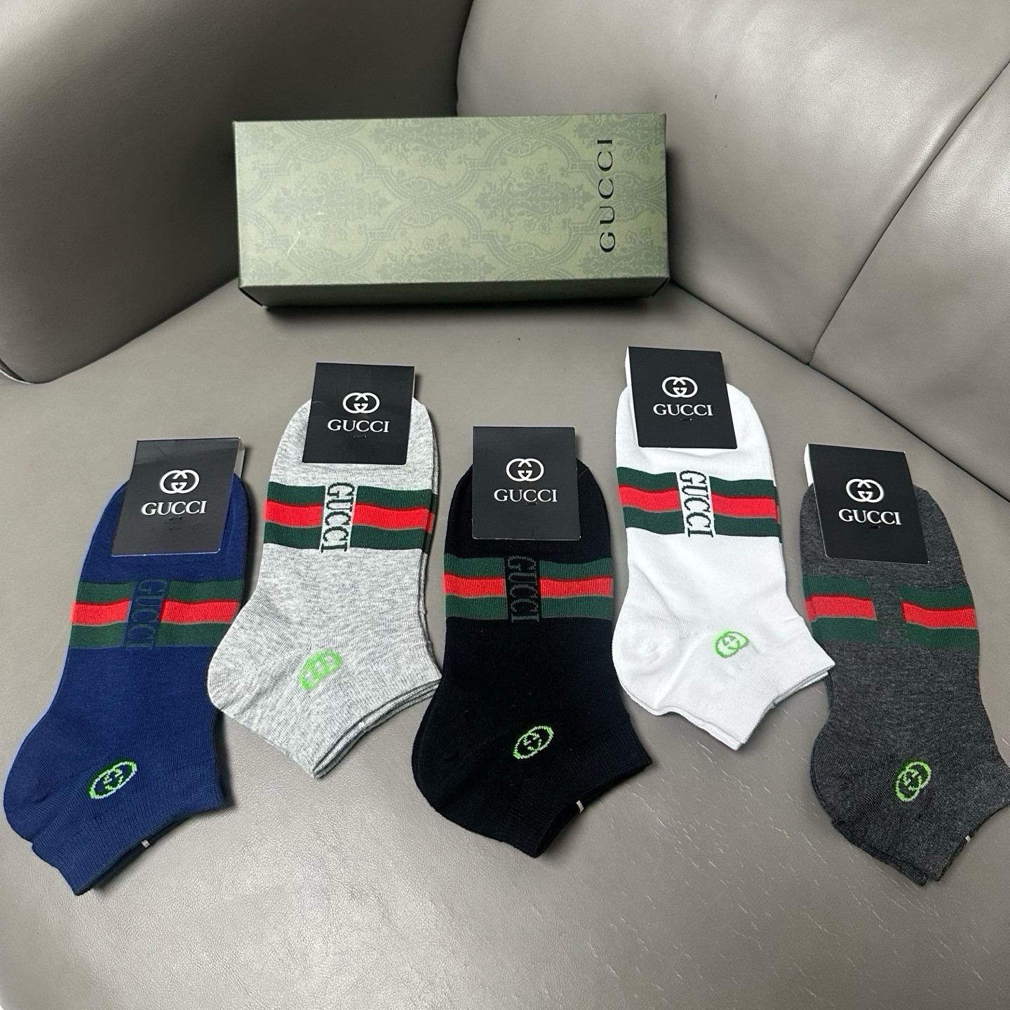 🆕Gucci · 古奇❗️G家新品男款袜子❗️【一盒五双】提花经典标志，超级nice，实物超漂亮，超火爆小单品，大牌出街