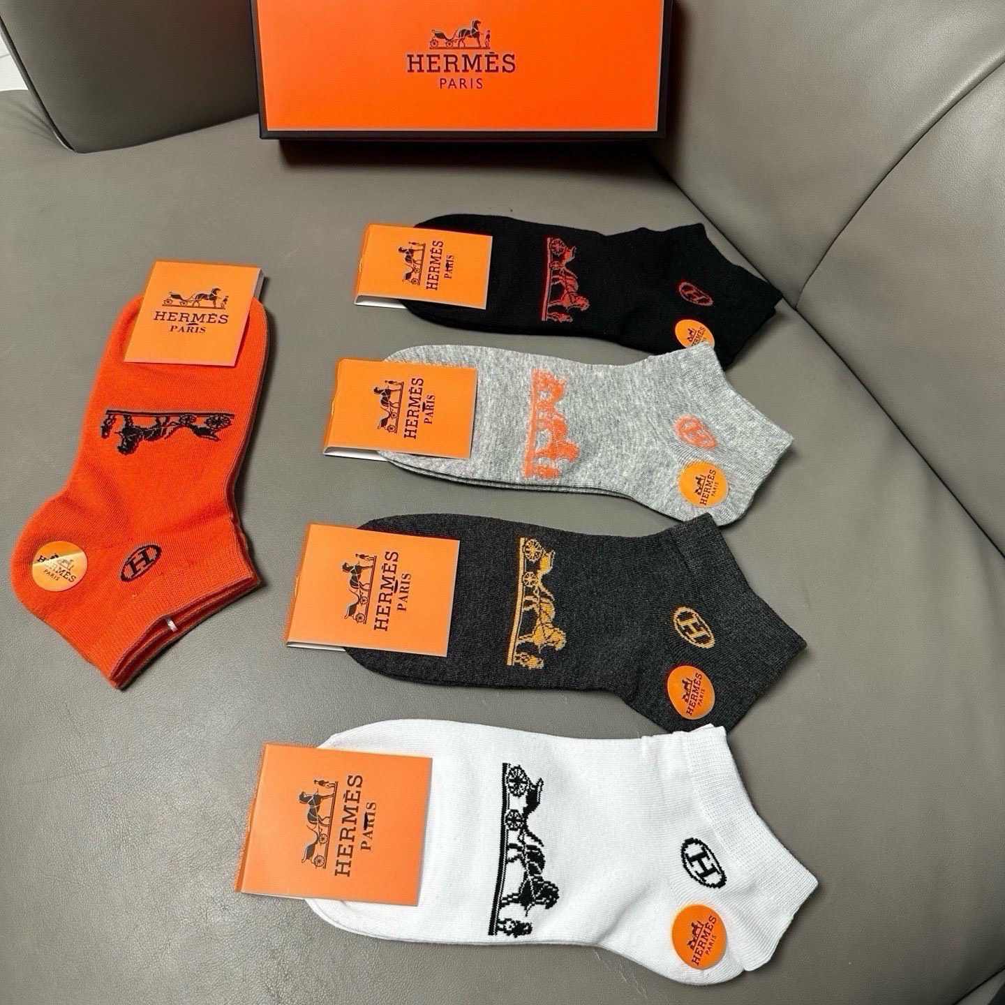 🆕Hermes · 爱马仕❗️大H新品男款春夏款袜子❗️【一盒五双】提花经典H家标志，纯棉材质制造，透气舒适，超级nic