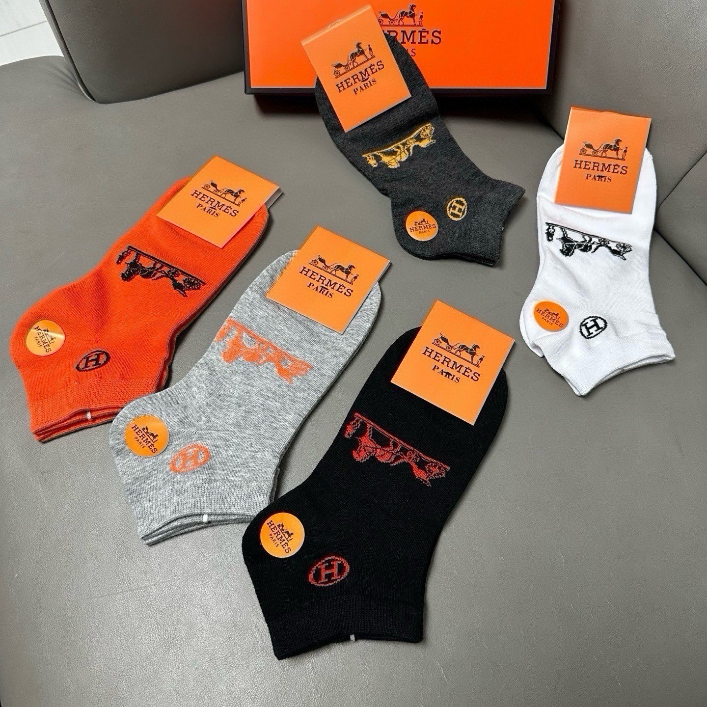 🆕Hermes · 爱马仕❗️大H新品男款春夏款袜子❗️【一盒五双】提花经典H家标志，纯棉材质制造，透气舒适，超级nic