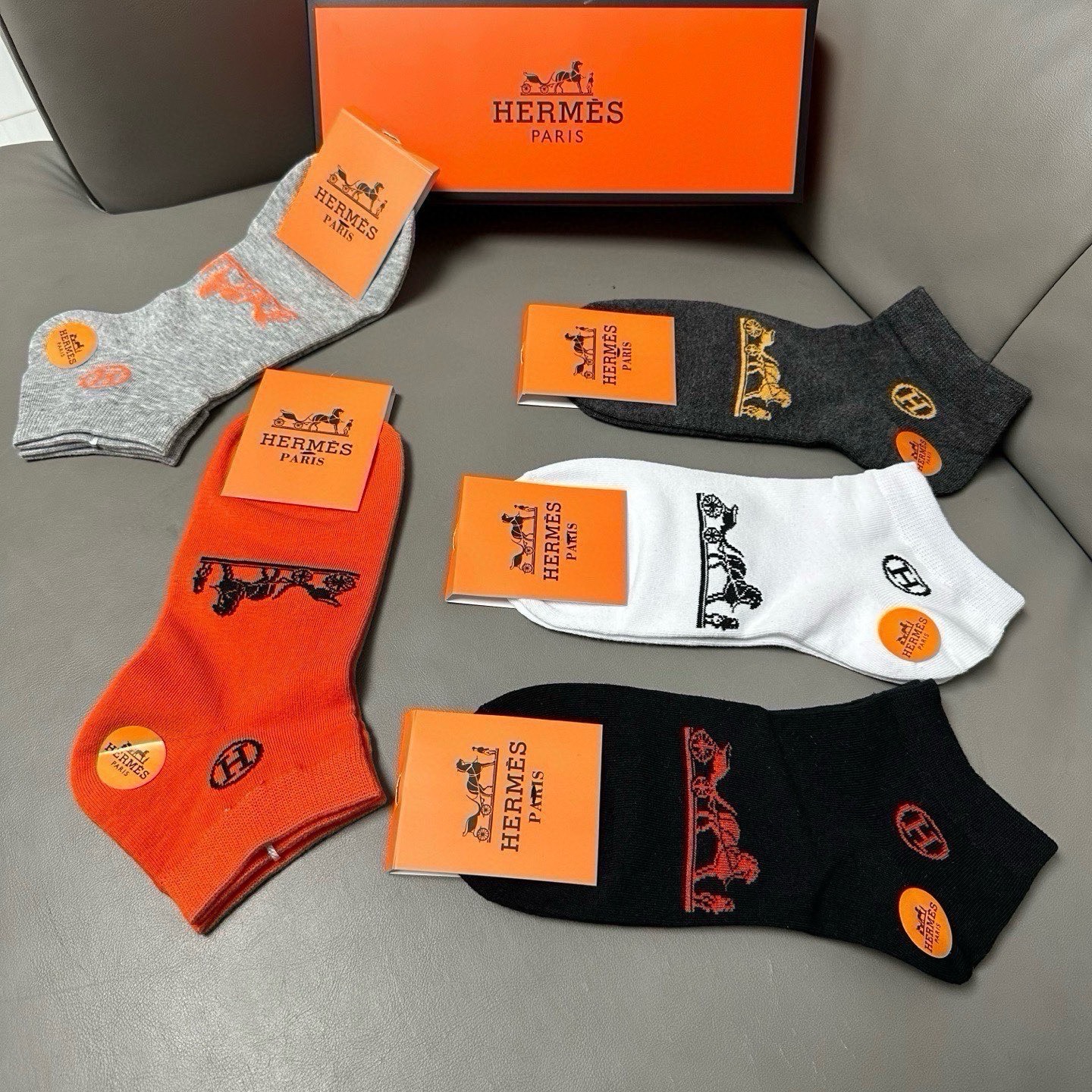🆕Hermes · 爱马仕❗️大H新品男款春夏款袜子❗️【一盒五双】提花经典H家标志，纯棉材质制造，透气舒适，超级nic