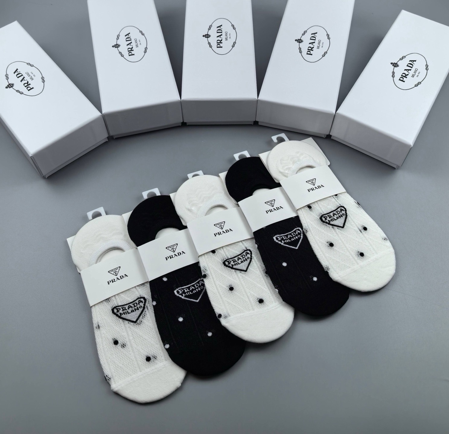 🆕Prada · 普拉达❗️新品女款隐形袜子❗️【一盒五双】提花经典标志，纯棉材质，超舒适超美腻❗️大牌出街，潮人必备🔥