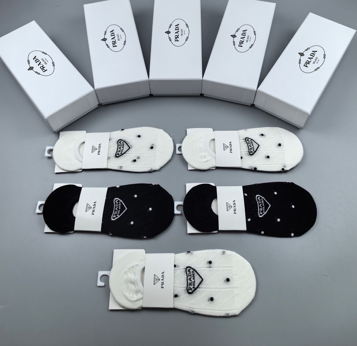 🆕Prada · 普拉达❗️新品女款隐形袜子❗️【一盒五双】提花经典标志，纯棉材质，超舒适超美腻❗️大牌出街，潮人必备🔥