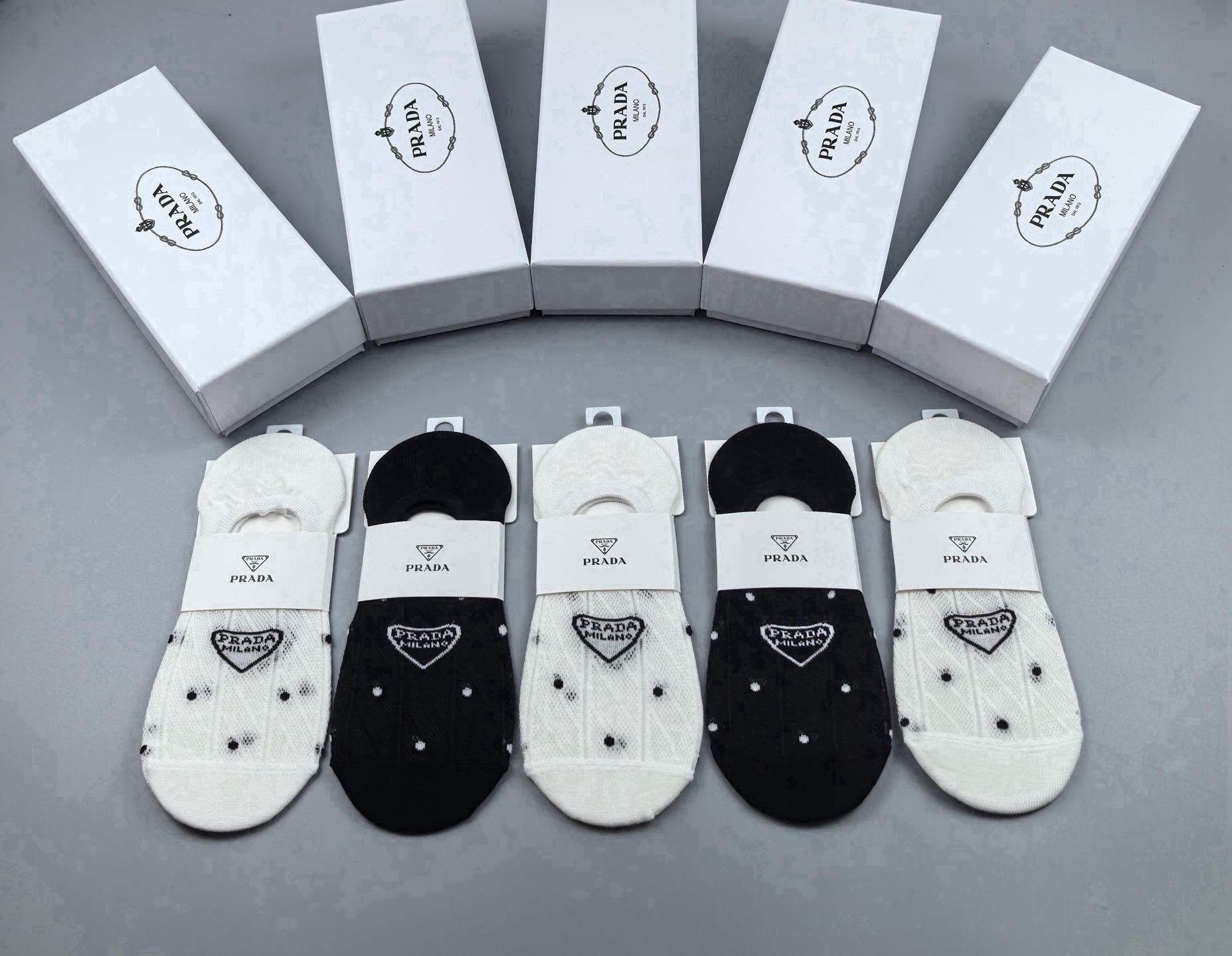 🆕Prada · 普拉达❗️新品女款隐形袜子❗️【一盒五双】提花经典标志，纯棉材质，超舒适超美腻❗️大牌出街，潮人必备🔥