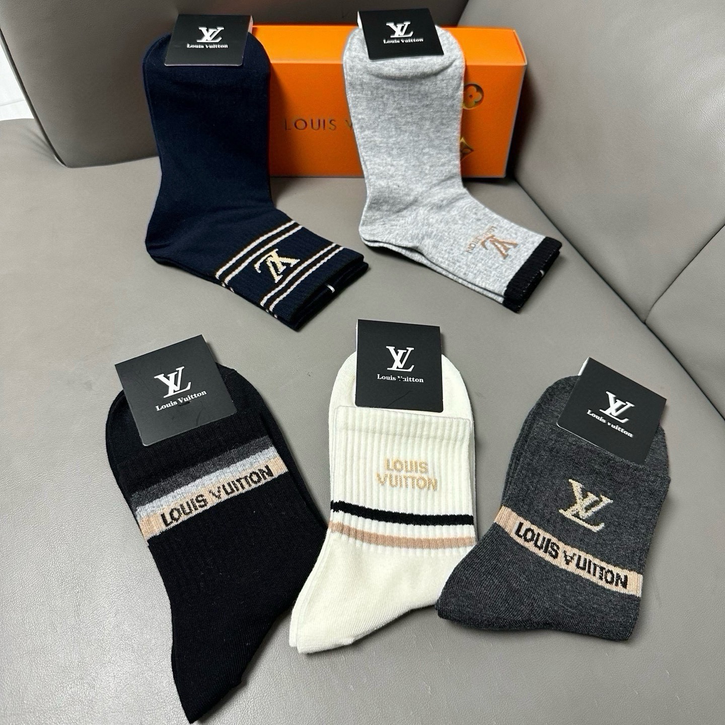 🆕Louis Vuitton · 路易威登❗️驴家新品男款袜子❗️【一盒五双】驴家经典logo，纯棉材质制造，透气舒适，