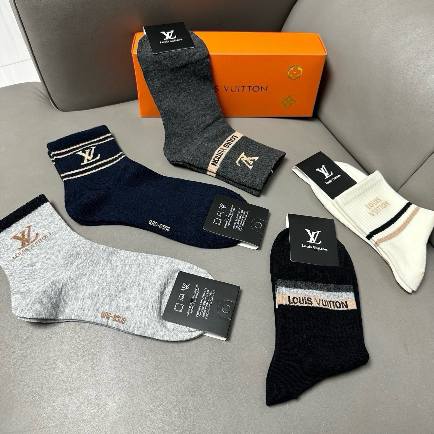 🆕Louis Vuitton · 路易威登❗️驴家新品男款袜子❗️【一盒五双】驴家经典logo，纯棉材质制造，透气舒适，