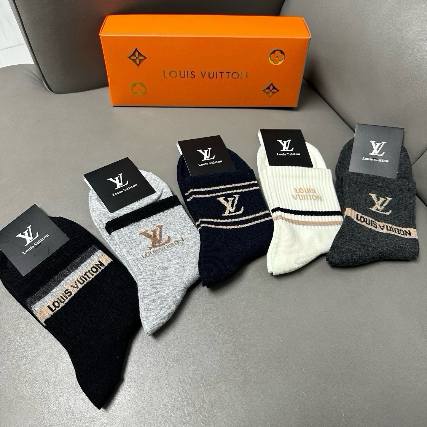 🆕Louis Vuitton · 路易威登❗️驴家新品男款袜子❗️【一盒五双】驴家经典logo，纯棉材质制造，透气舒适，