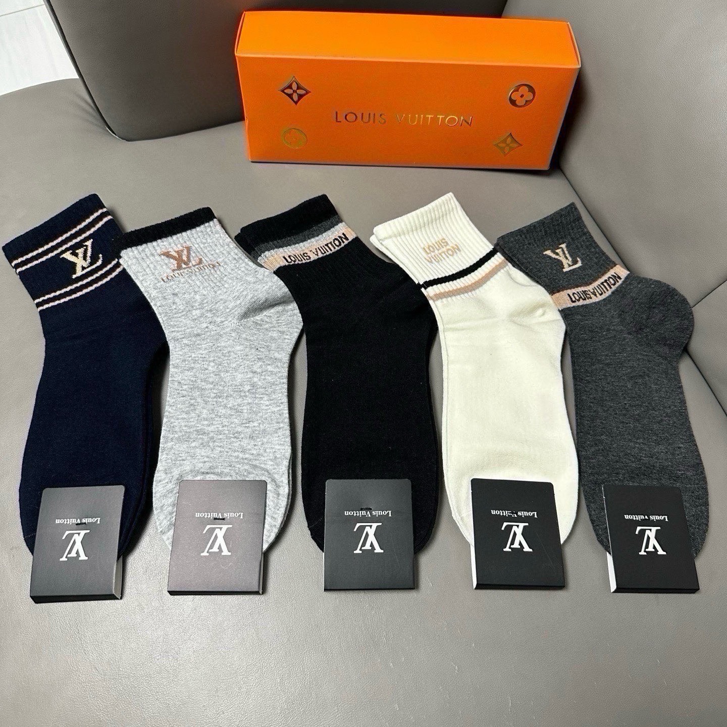 🆕Louis Vuitton · 路易威登❗️驴家新品男款袜子❗️【一盒五双】驴家经典logo，纯棉材质制造，透气舒适，