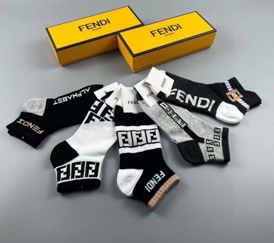 🆕FENDI · 芬迪❗️大F新品男款袜子❗️【一盒五双】提花经典的双F标志，纯棉材质制造，透气舒适，超级nice❗️超