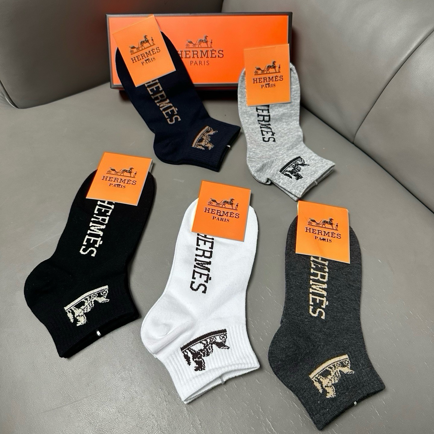 🆕Hermes · 爱马仕❗️大H新品男款春夏款袜子❗️【一盒五双】提花经典标志，纯棉材质制造，透气舒适，超级nice❗