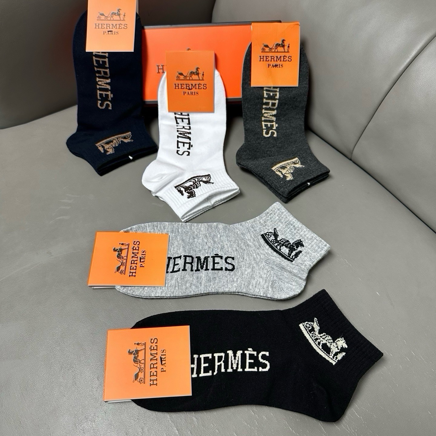 🆕Hermes · 爱马仕❗️大H新品男款春夏款袜子❗️【一盒五双】提花经典标志，纯棉材质制造，透气舒适，超级nice❗