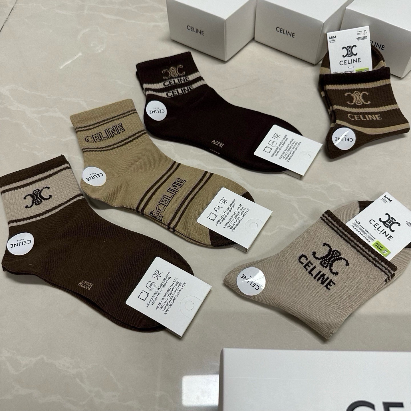 🆕CELINE · 赛琳❗️新品女款中筒袜，【一盒五双】提花经典标志，纯棉材质制造，透气舒适，超级nice❗️超火爆小单