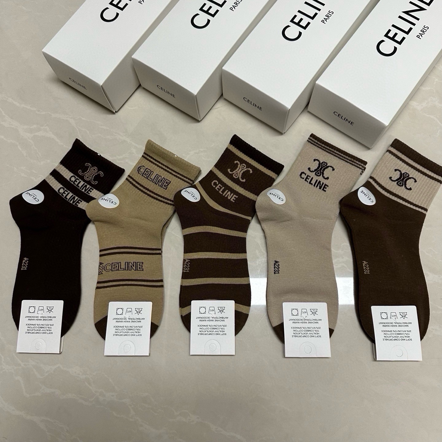 🆕CELINE · 赛琳❗️新品女款中筒袜，【一盒五双】提花经典标志，纯棉材质制造，透气舒适，超级nice❗️超火爆小单
