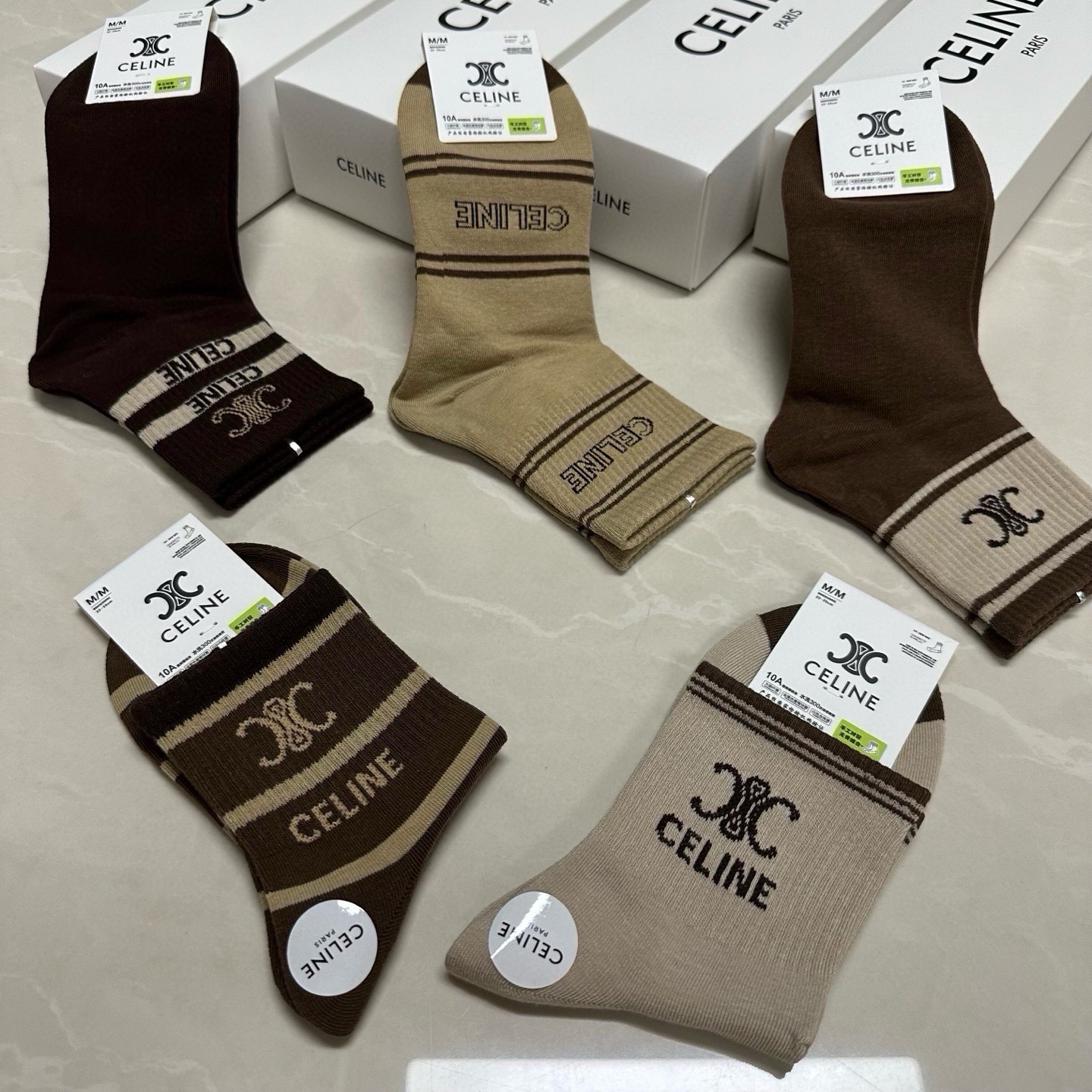 🆕CELINE · 赛琳❗️新品女款中筒袜，【一盒五双】提花经典标志，纯棉材质制造，透气舒适，超级nice❗️超火爆小单