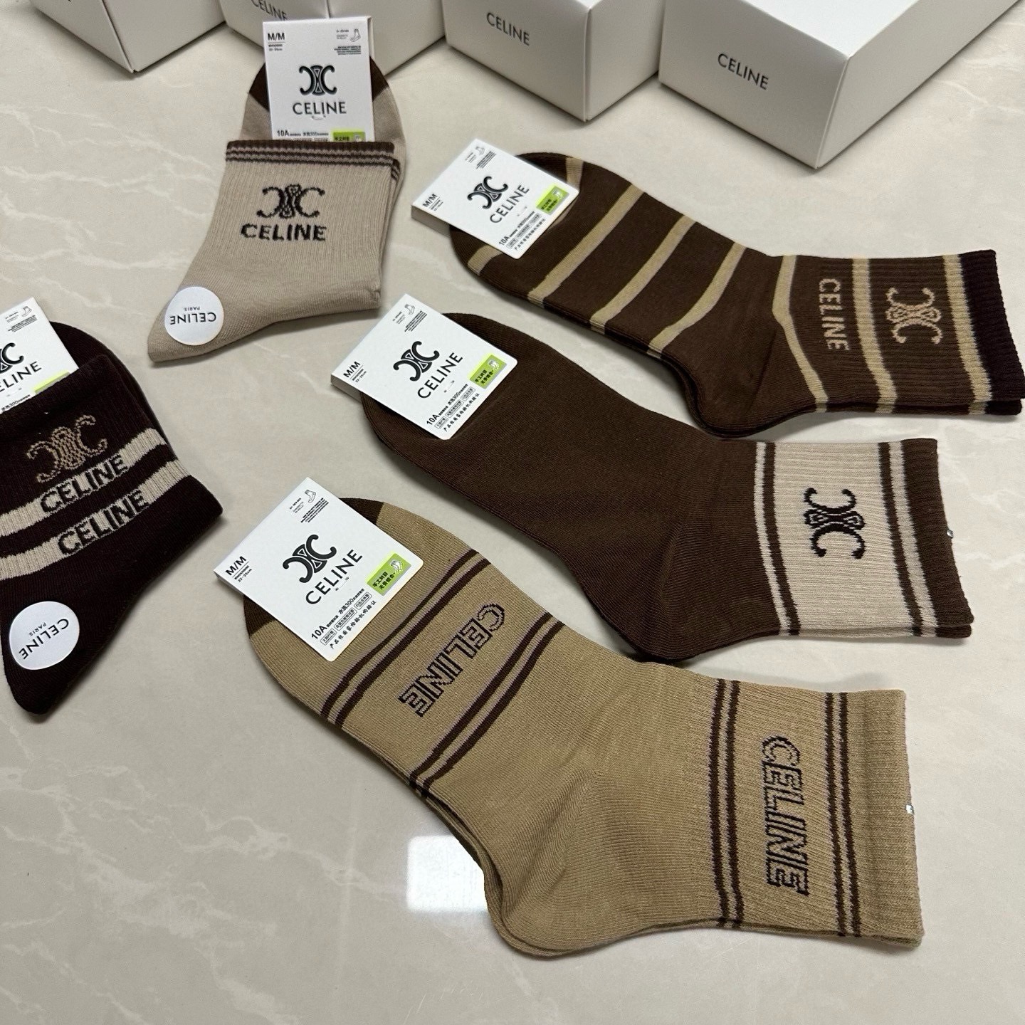 🆕CELINE · 赛琳❗️新品女款中筒袜，【一盒五双】提花经典标志，纯棉材质制造，透气舒适，超级nice❗️超火爆小单