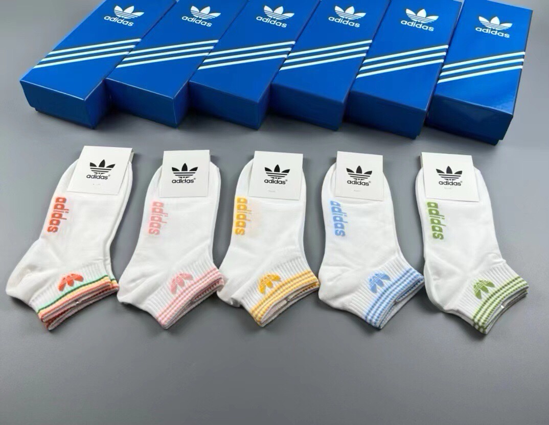 🆕Adidas · 阿迪达斯❗️新品女款小白袜，火爆全网的三叶草❗️☘️logo超级nice❗️❗️设计惊艳绝伦超级好看