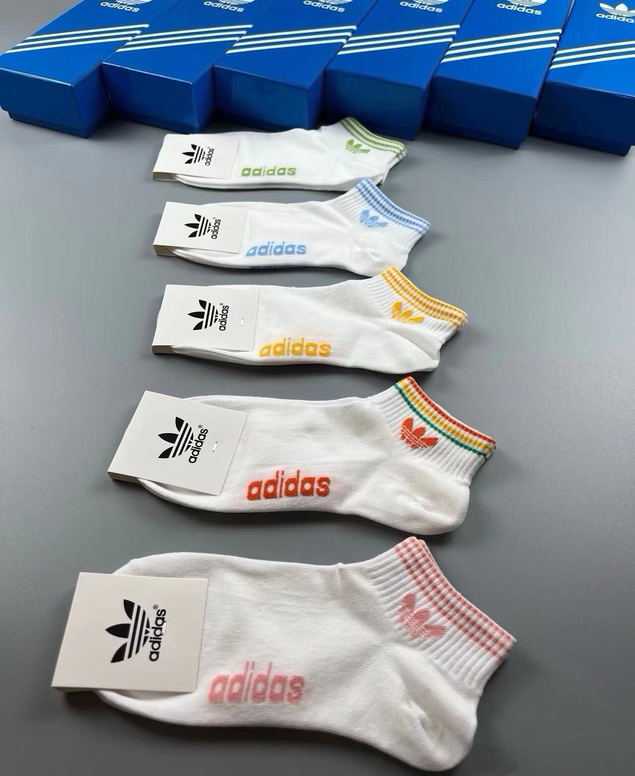 🆕Adidas · 阿迪达斯❗️新品女款小白袜，火爆全网的三叶草❗️☘️logo超级nice❗️❗️设计惊艳绝伦超级好看