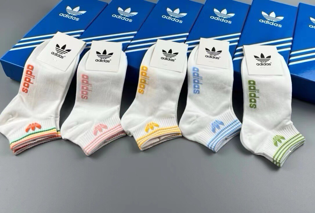 🆕Adidas · 阿迪达斯❗️新品女款小白袜，火爆全网的三叶草❗️☘️logo超级nice❗️❗️设计惊艳绝伦超级好看
