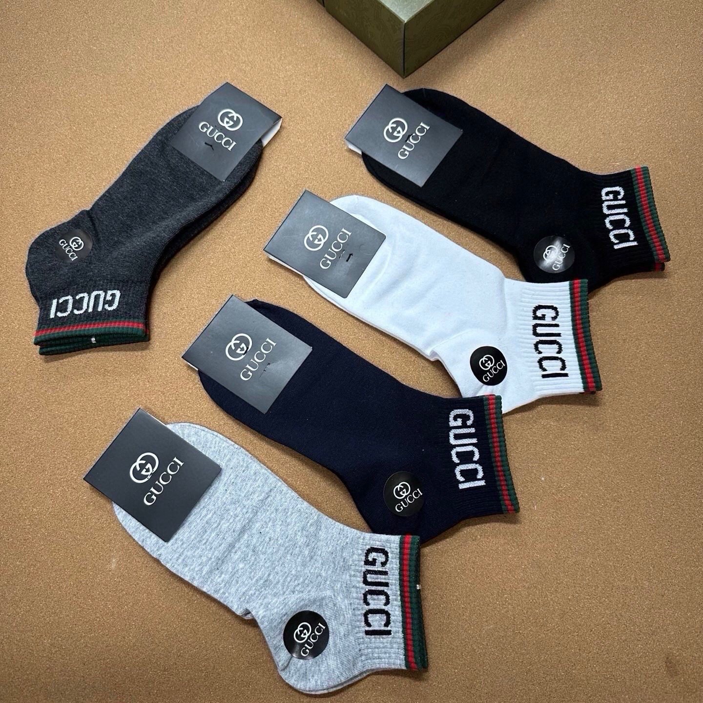 🆕Gucci · 古奇❗️G家新品男款短袜❗️【一盒五双】G家专柜同步短袜，提花经典标志，超级nice，实物超漂亮，超火