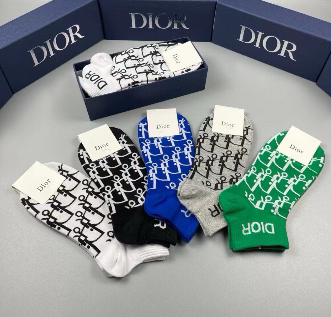 🆕Dior · 迪奥❗️D家新品短款袜子❗️【一盒五双】纯棉材质，上脚柔软舒适，经典的D家字母logo，炒鸡nice❗️