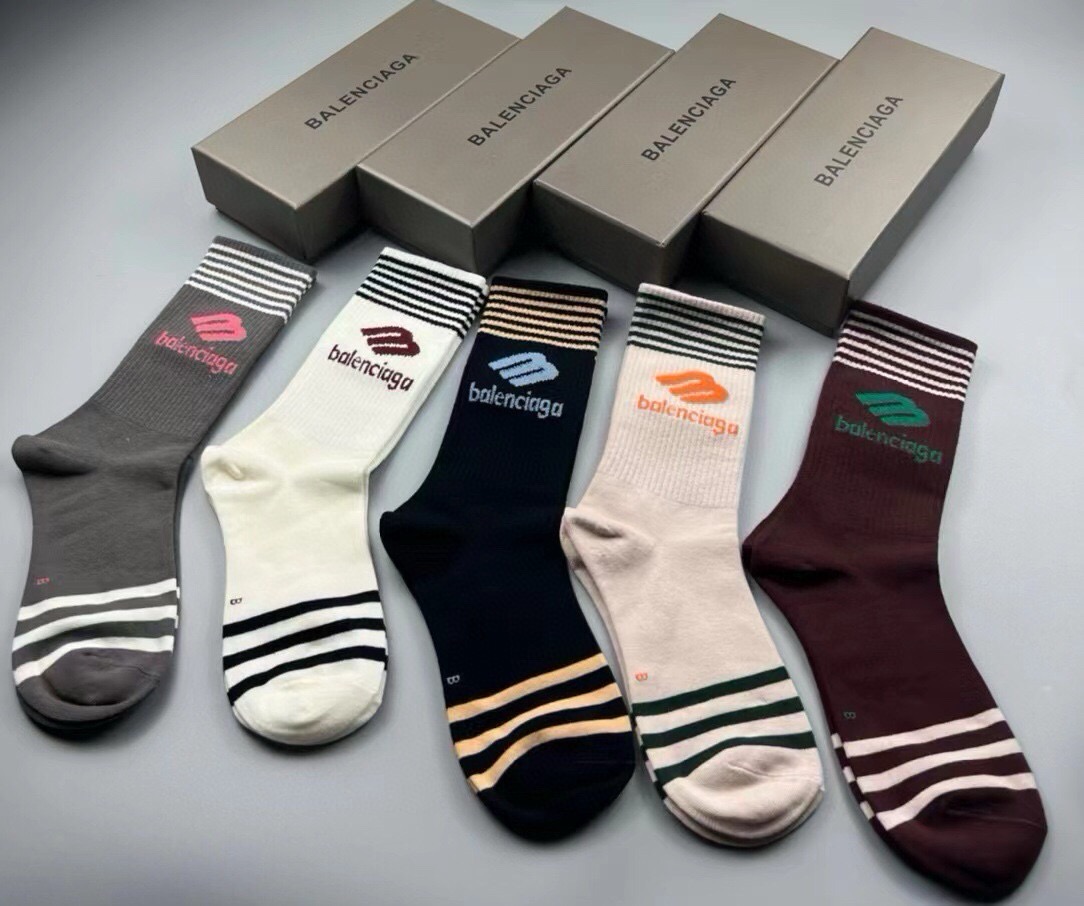 🆕BALENCIAGA · 巴黎世家❗️大巴黎新品女款长筒袜子❗️【一盒五双】纯棉材质织造，上脚柔软舒适，精挑细选的颜色