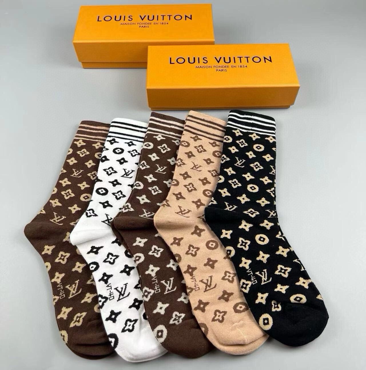 🆕Louis Vuitton · 路易威登❗️驴家新品高筒袜子❗️【一盒五双】纯棉材质，提花经典标志，柔软舒适透气，提花