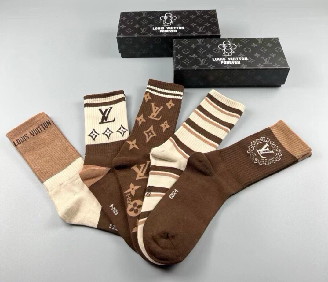 🆕Louis Vuitton · 路易威登❗️驴家新品女款高筒袜子❗️【一盒五双】纯棉材质，提花经典标志，柔软舒适透气，