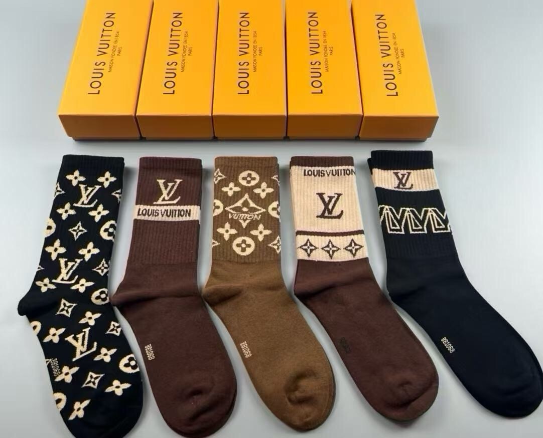 🆕Louis Vuitton · 路易威登❗️驴家新品高筒袜子❗️【一盒五双】纯棉材质，提花经典标志，柔软舒适透气，提花