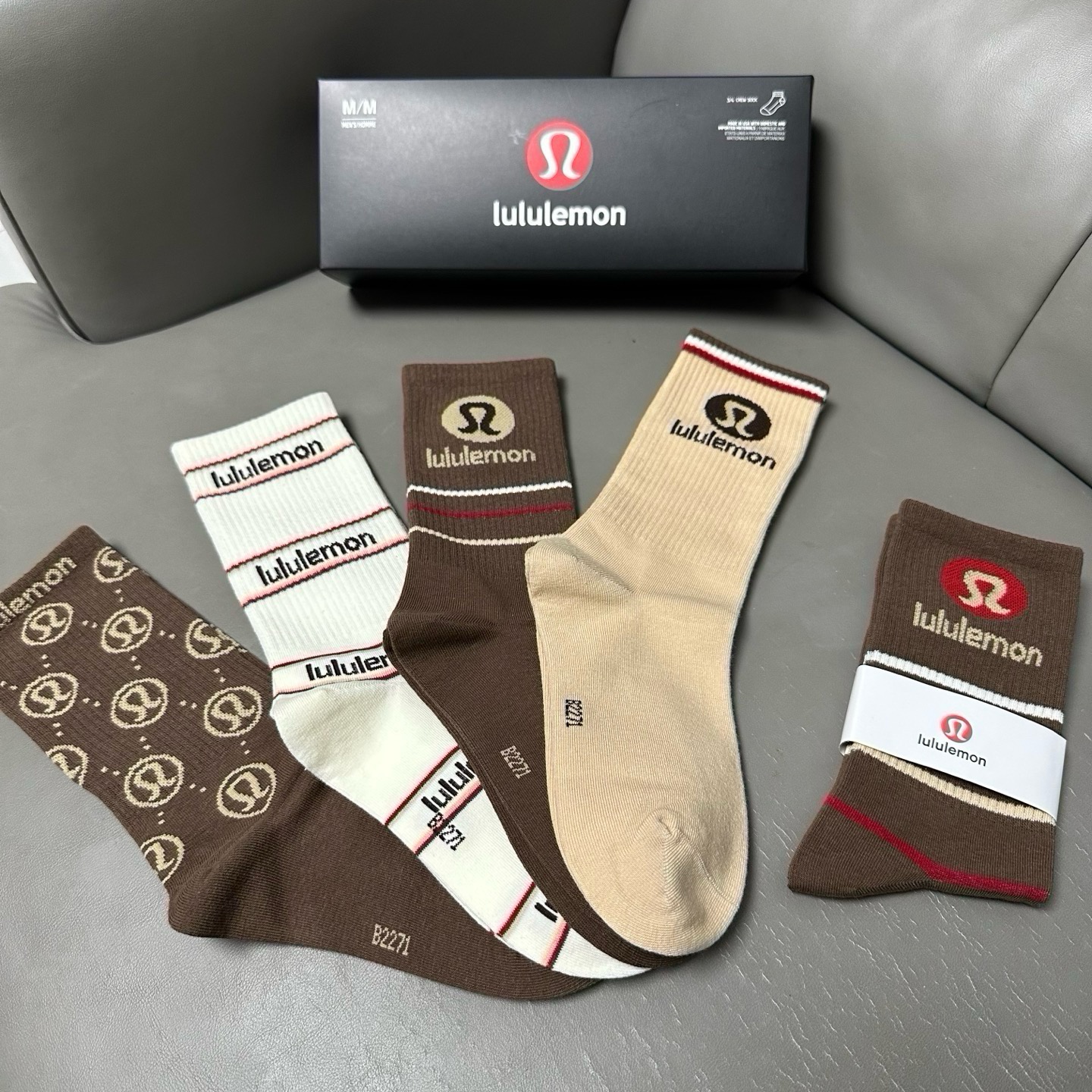 🆕Lululemon · 露露❗️露露新品女款袜子❗️【一盒五双】提花经典标志，纯棉材质制造，透气舒适，超级nice❗️
