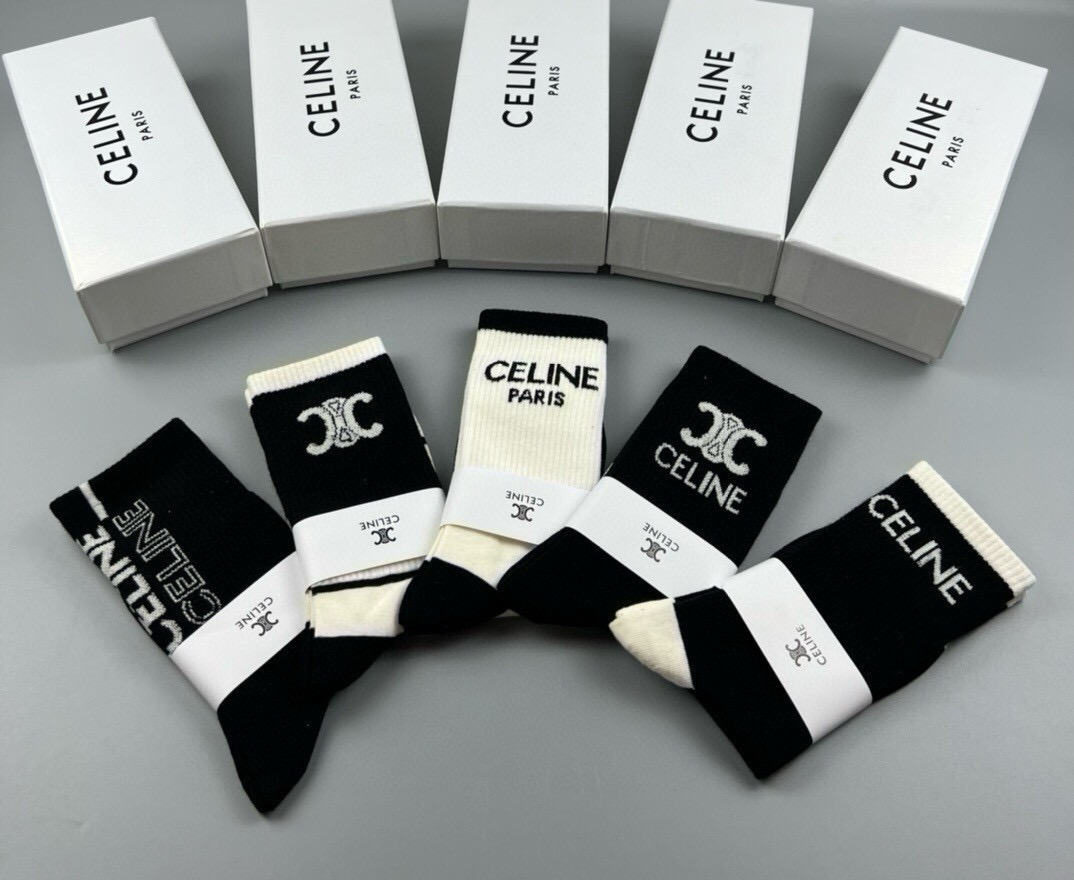 🆕Celine · 赛琳❗️CE家新品女款中筒袜子❗️【一盒五双】纯棉材质，柔软舒适透气，提花经典CE标志，大牌出街，潮
