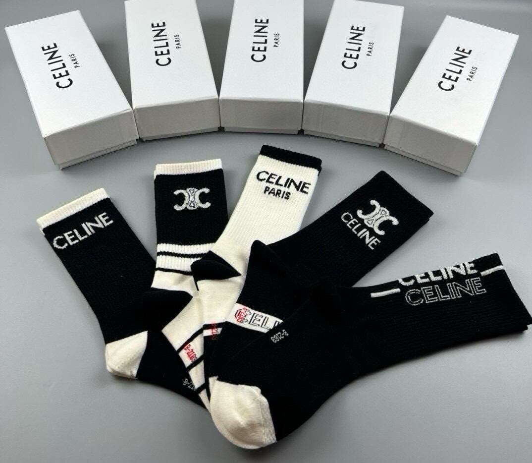 🆕Celine · 赛琳❗️CE家新品女款中筒袜子❗️【一盒五双】纯棉材质，柔软舒适透气，提花经典CE标志，大牌出街，潮