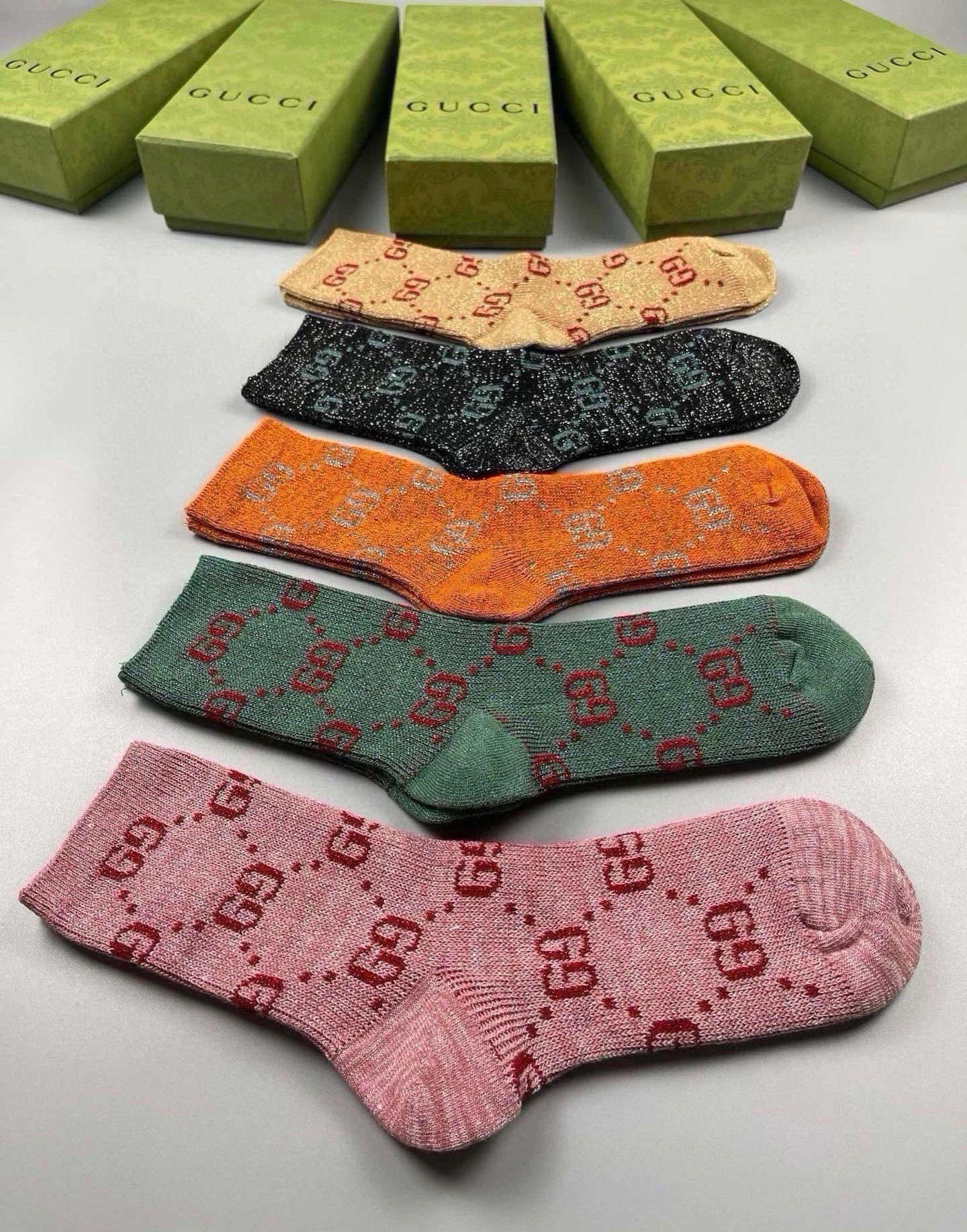 🆕Gucci · 古奇❗️超级经典中筒袜子❗️【一盒五双】G家专柜一直在售的经典款，双针双路纯棉织造，加上闪闪金丝线，实