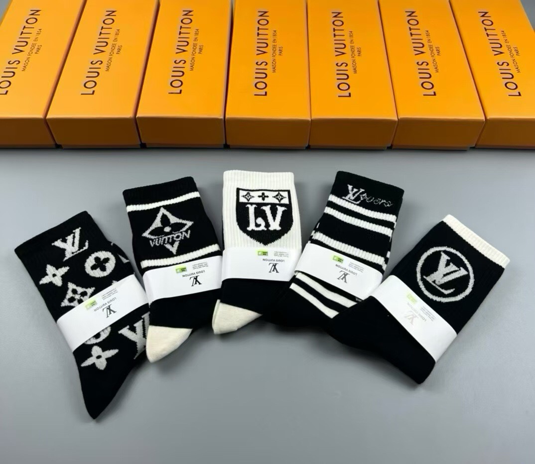 🆕Louis Vuitton · 路易威登❗️驴家新品高筒袜子❗️【一盒五双】纯棉材质，提花经典标志，柔软舒适透气，提花