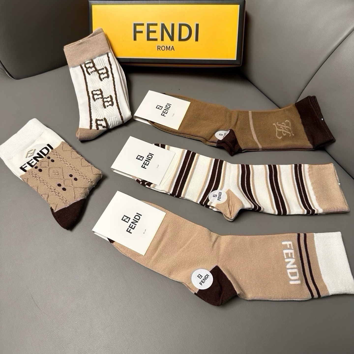 🆕FENDI · 芬迪❗️老佛爷家新品长筒袜子❗️【一盒五双】超级经典的双F标志，竹棉材质制造，透气舒适，超级nice❗