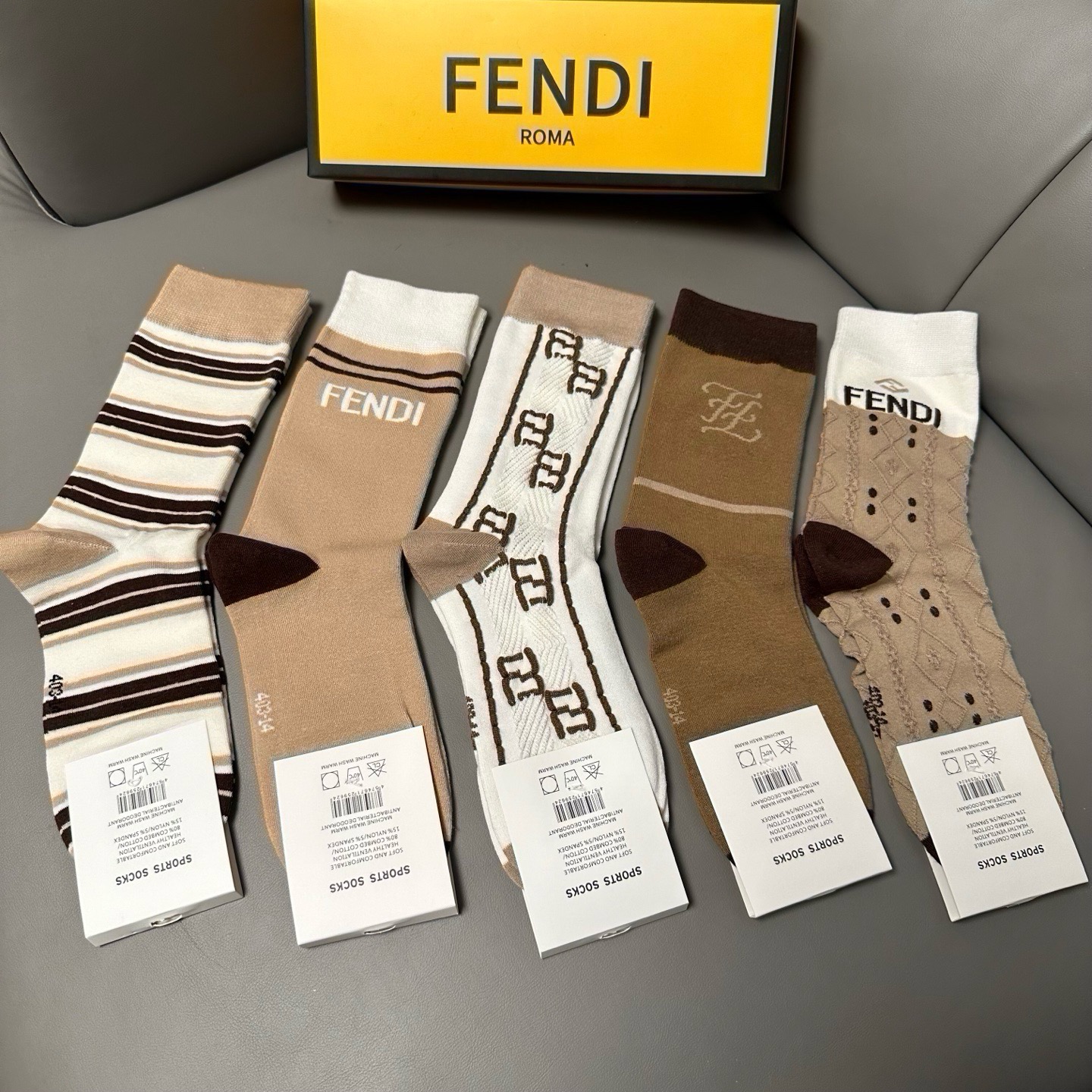 🆕FENDI · 芬迪❗️老佛爷家新品长筒袜子❗️【一盒五双】超级经典的双F标志，竹棉材质制造，透气舒适，超级nice❗