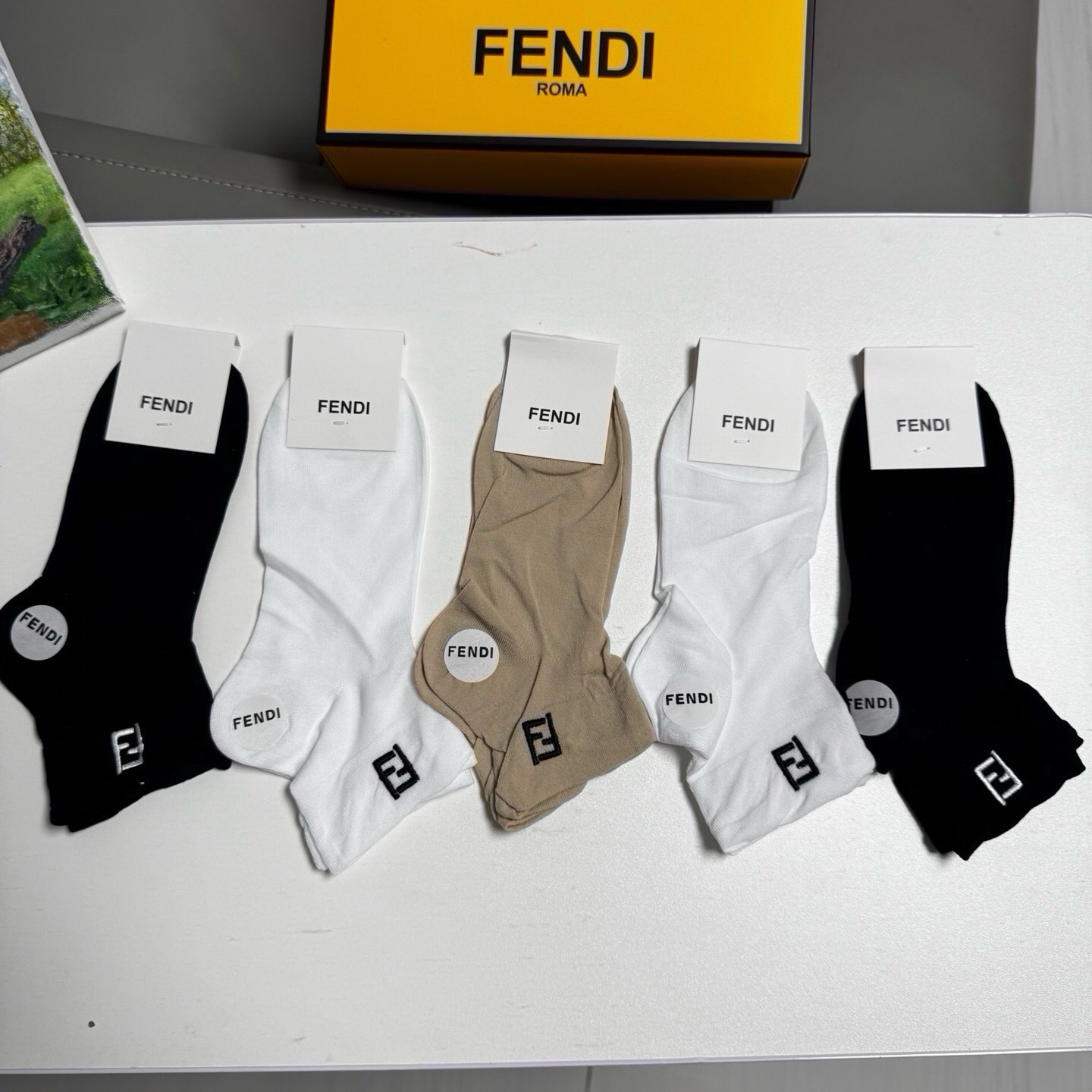 🆕Fendi · 芬迪❗️FF新品女款袜子❗️【一盒五双】轻薄款，经典双F字母刺绣，透气柔软舒适，超火爆小单品，大牌出街
