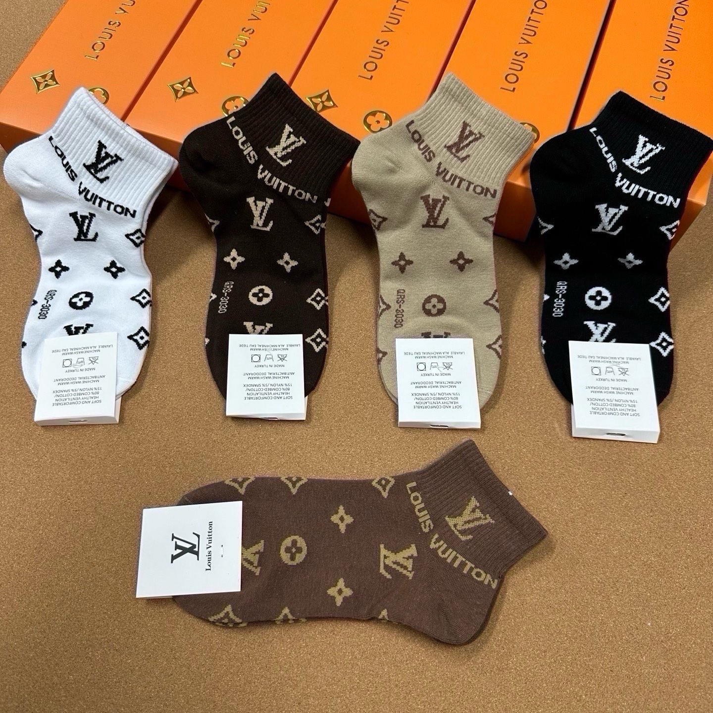 🆕Louis Vuitton · 路易威登❗️驴家经典袜子❗️【一盒五双】提花驴家经典logo，纯棉材质制造，透气舒适，