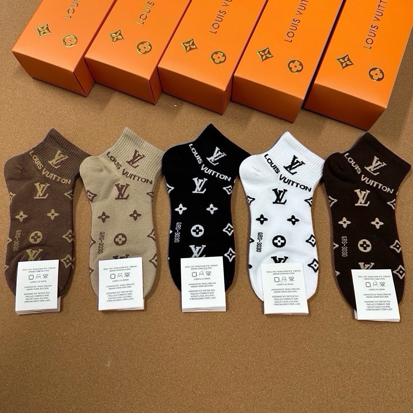 🆕Louis Vuitton · 路易威登❗️驴家经典袜子❗️【一盒五双】提花驴家经典logo，纯棉材质制造，透气舒适，