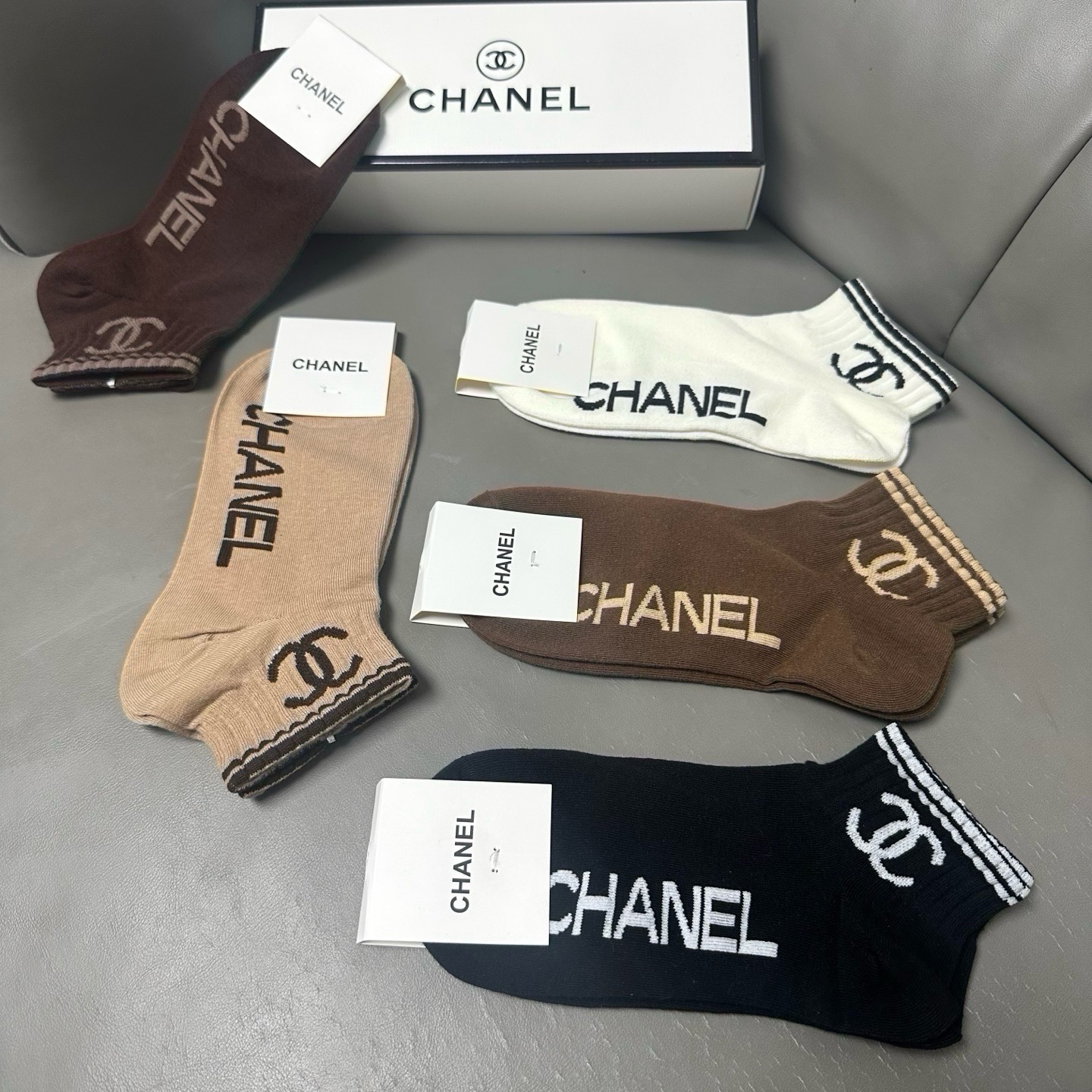 🆕CHANEL · 香奈儿❗️小香新品女款袜子❗️【一盒五双】纯棉材质，柔软舒适透气，经典双C标识，炒鸡nice，大牌出