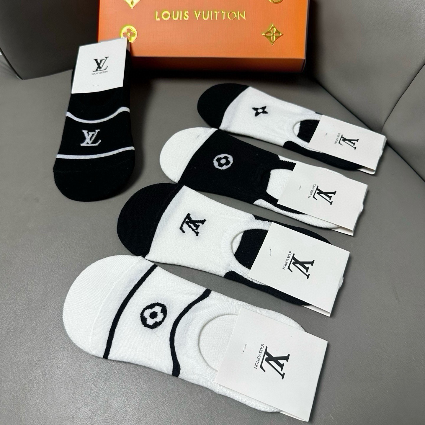 🆕Louis Vuitton · 路易威登❗️驴家新品女款隐形袜子❗【一盒五双】提花经典标志，纯棉材质，超舒适超美腻❗️
